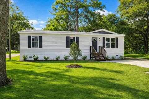 Photo of 18104 Nicholas Avenue, Brooksville, FL 34604 (MLS # O6412758)