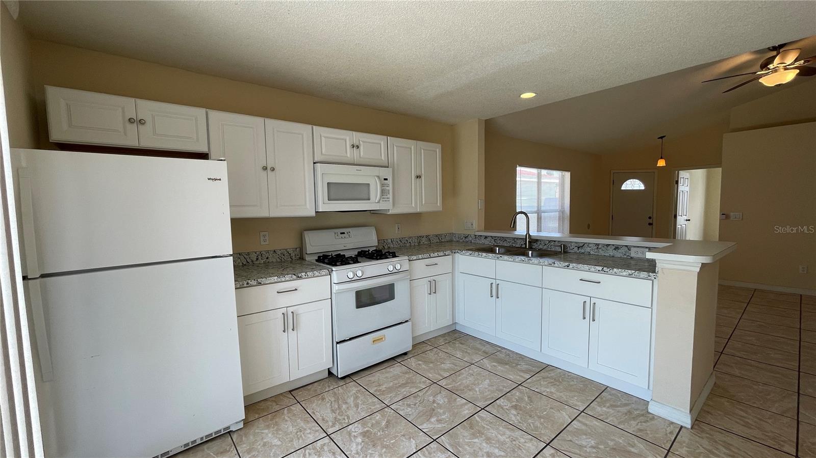 ROYAL RIDGE - Residential Lease