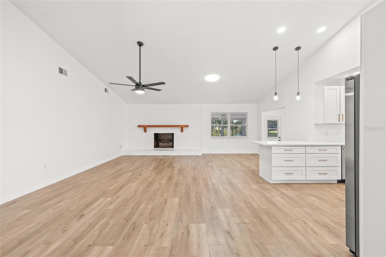 7807 SUMMERTREE LANE