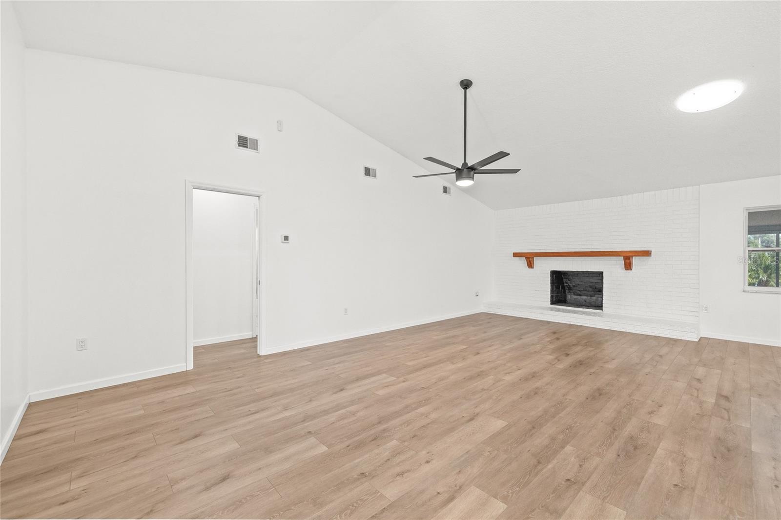 7807 SUMMERTREE LANE