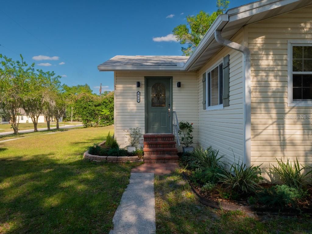 Photo of 403 E Carolina Avenue, Plant City, FL 33563 (MLS # TB8501257)