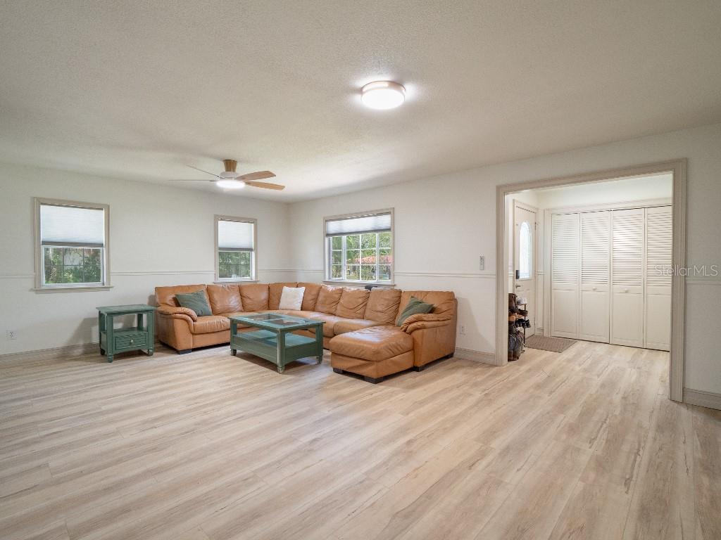 ROSELAND PARK - Residential