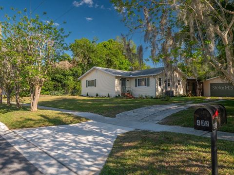 Photo of 403 E Carolina Avenue, Plant City, FL 33563 (MLS # TB8501257)