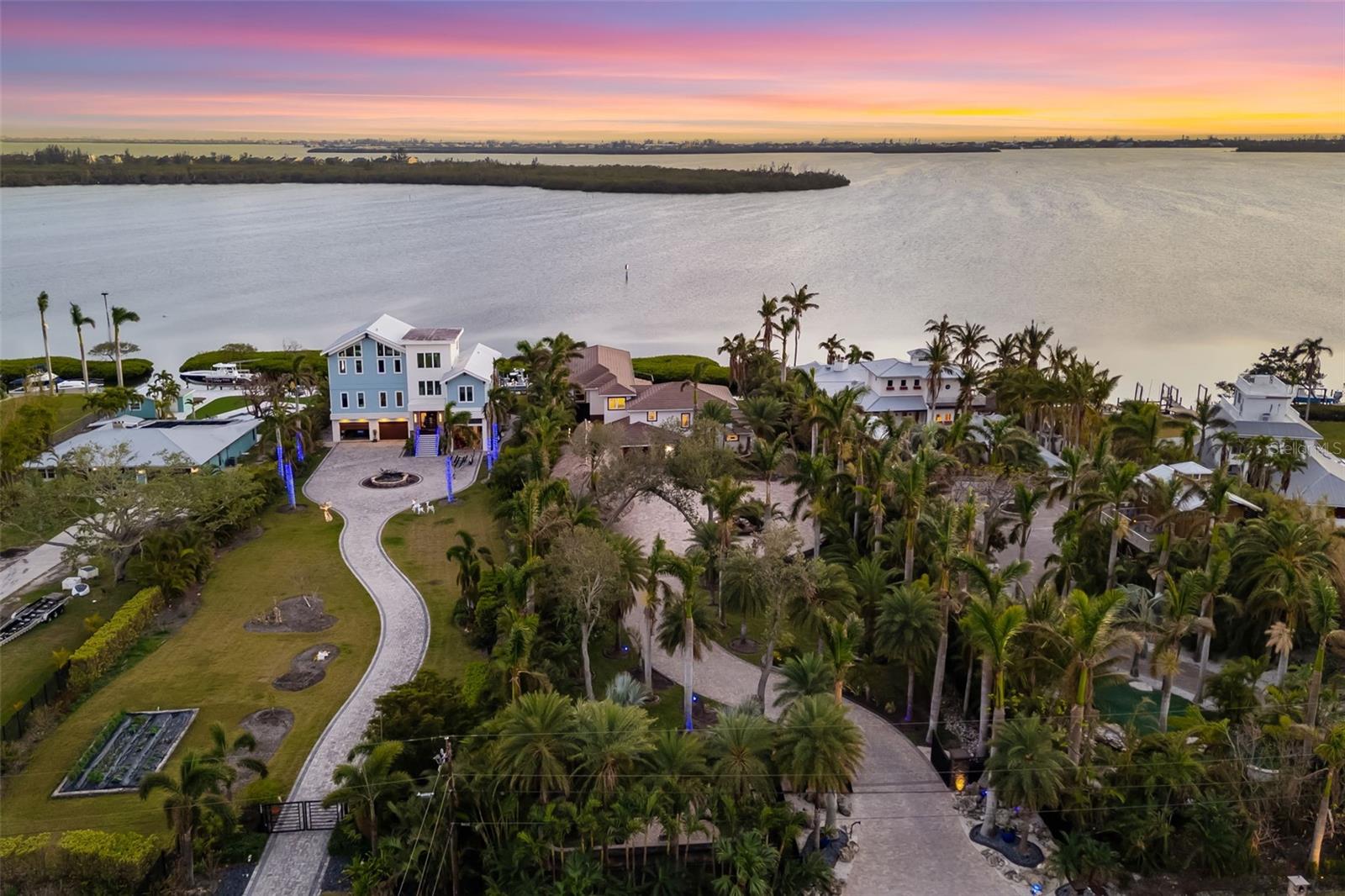 BAY BEACH - Residential