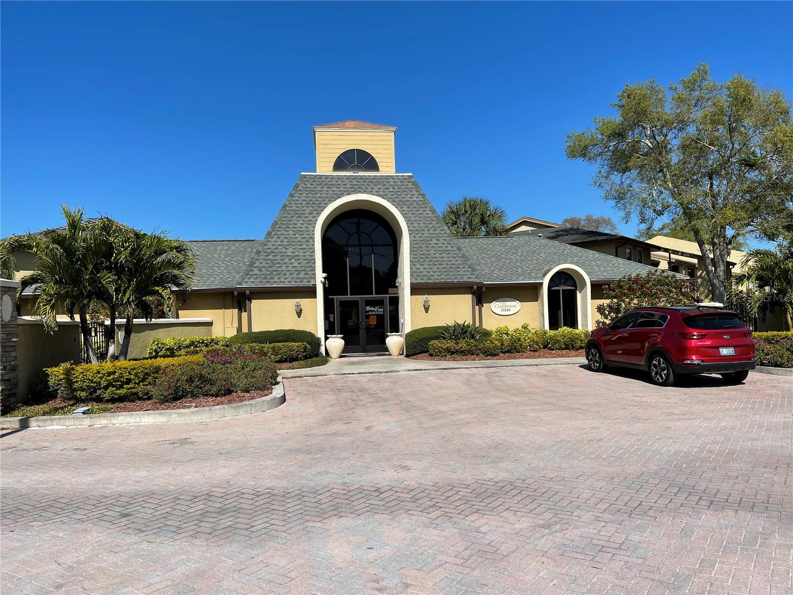 3 BEDROOM/2BATH UPDATED CONDO ON THE GROUND FLOOR. FRESHLY PAINTED, LUXURY VINYL FLOORING AND ALL NEW WINDOW TREATMENTS. MOVE-IN READY.  IN GATED COMMUNITY LOCATED ON LAKE SEMINOLE. SWIMMING POOL, IN THE GROUND HOT TUB, LOUNGES, TABLE & CHAIRS AND BARBQ GRILL WHICH IS TAKEN CARE OF BY THE ASSOCIATION. GYM, FISHING PIER AND PAVED WALKWAY AROUND THE LAKE. KAYAK RACK ADJACENT TO THE WATER. SCHOOLS, SHOPPING CENTERS, MOVIES AND MANY MORE LOCATIONS CLOSE BY.