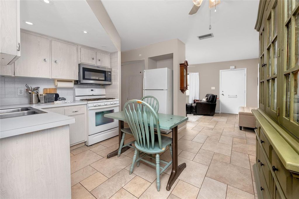 Photo of 12400 Park Boulevard #417, Seminole, FL 33772 (MLS # TB8395439)