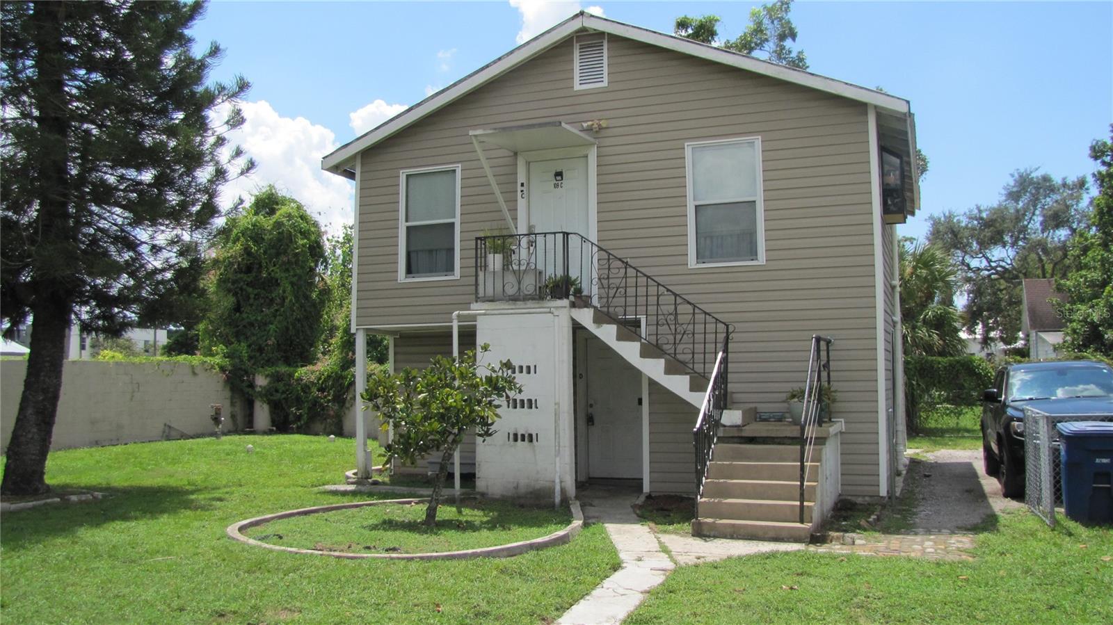 Nice 2 bedroom 1 bath apartment close to Downtown Tampa. Ready for immediate occupancy. Owners pays all utilities. Water, Sewer, Garbage and TECO electric.