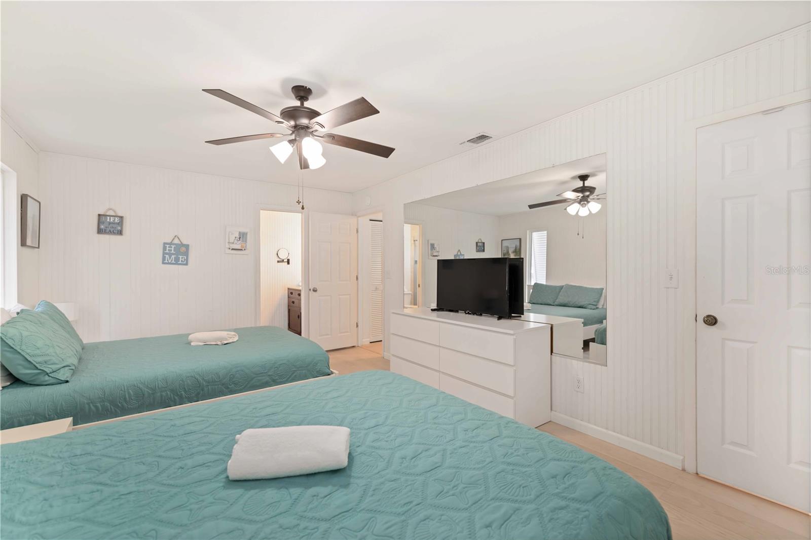 PALMA SOLA BAY ESTATES - Residential