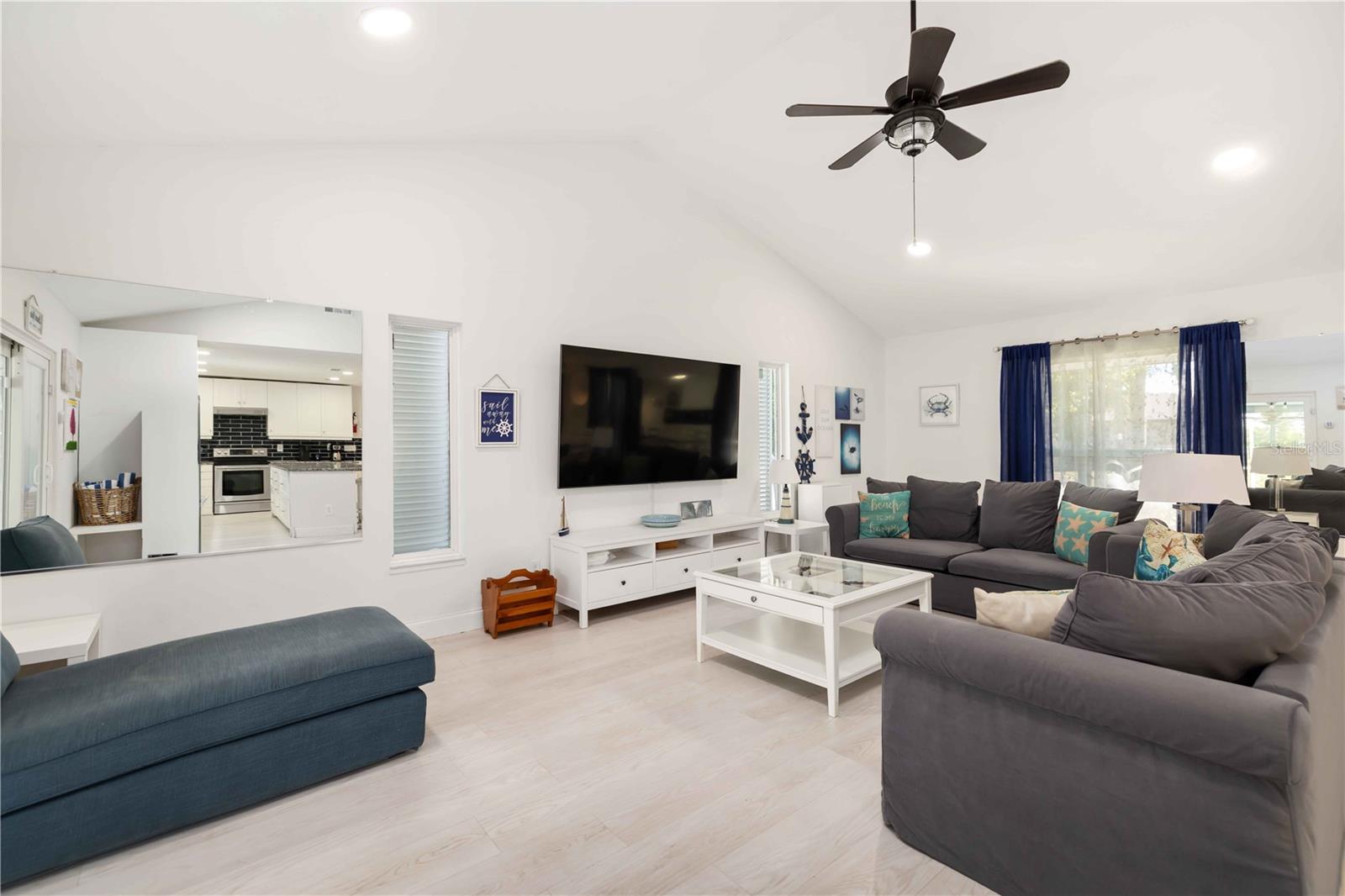 PALMA SOLA BAY ESTATES - Residential