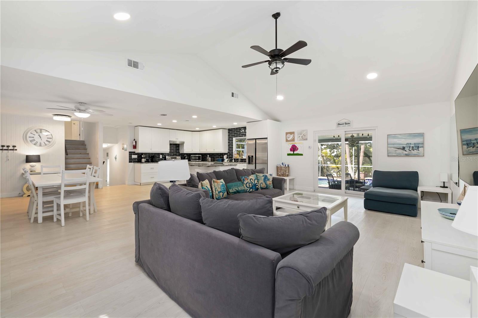 PALMA SOLA BAY ESTATES - Residential