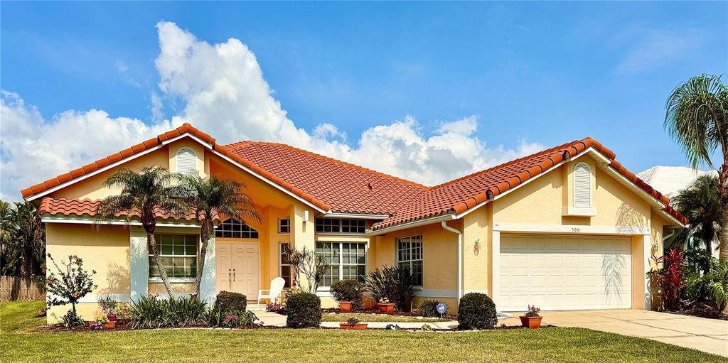 Photo of 5001 Queen Palm Terrace NE, St Petersburg, FL 33703 (MLS # TB8383799)