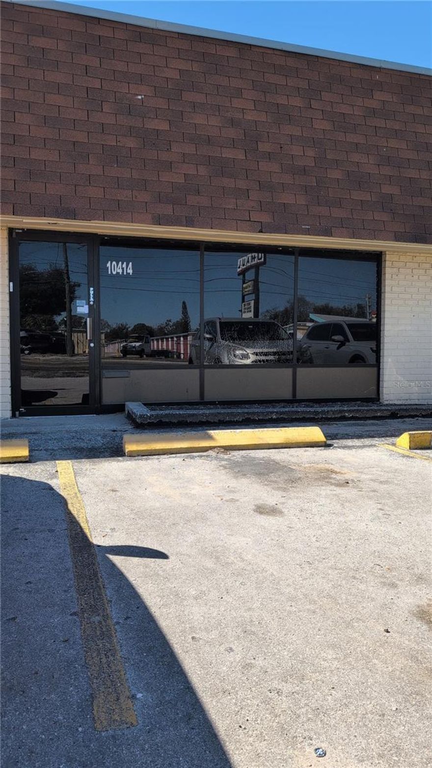 Take advantage of this 820 square foot commercial space available for lease in a high-visibility location along North Florida Avenue in Tampa. Ideal for retail, office, or professional services, this versatile suite offers excellent street exposure, consistent traffic flow, and convenient access to downtown Tampa and I-275.