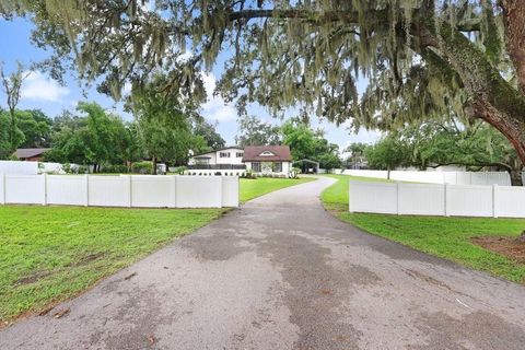 A home in SEFFNER