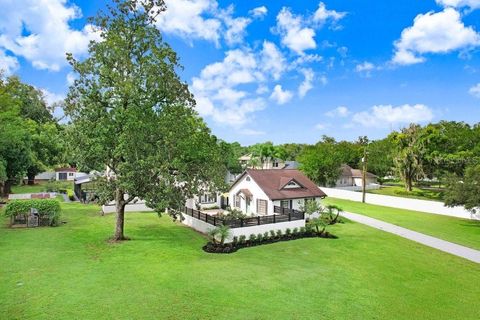 A home in SEFFNER