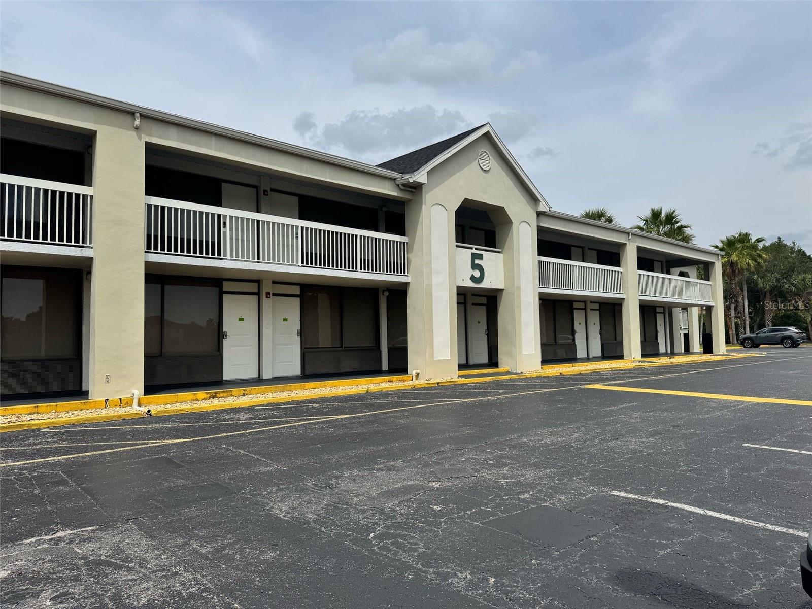 Excellent Investment Opportunity!
Introducing this condo-hotel located in the heart of Kissimmee, Florida, just under 4 miles from the Main Entrance of Walt Disney World. It is ideally situated on the main US-192 Avenue, with easy access to Celebration and a wide range of tourist attractions such as Universal Studios, Old Town, SeaWorld, Medieval Times, ESPN Wide World of Sports, Fun Spot America, International Drive, Orlando Premium Outlets, and much more!
Nearby, you will find numerous options for restaurants, shops, supermarkets, and pharmacies — everything you need for a comfortable and enjoyable stay.
The HOA fee is $414 month and covers all utilities (cable, electricity, water, and internet), plus exterior maintenance, pool access, and private security.
This property is Airbnb-friendly and allows short-term rentals through various platforms.
The unit is sold fully furnished and ready to be used by the future owner or guests.