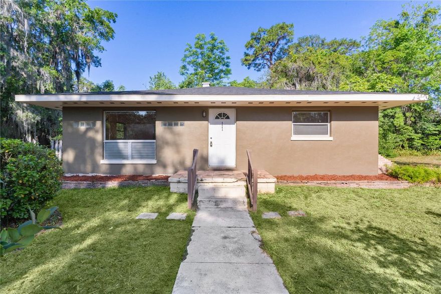 Charming 2-bedroom, 1-bath home with A/C, heat, ceiling fans, and stainless steel appliances—including fridge. Enjoy a fenced backyard, back
patio, and walkable access to parks, shops, restaurants, theater, bus lines, and more. Appliances included. Tenant must carry renters insurance