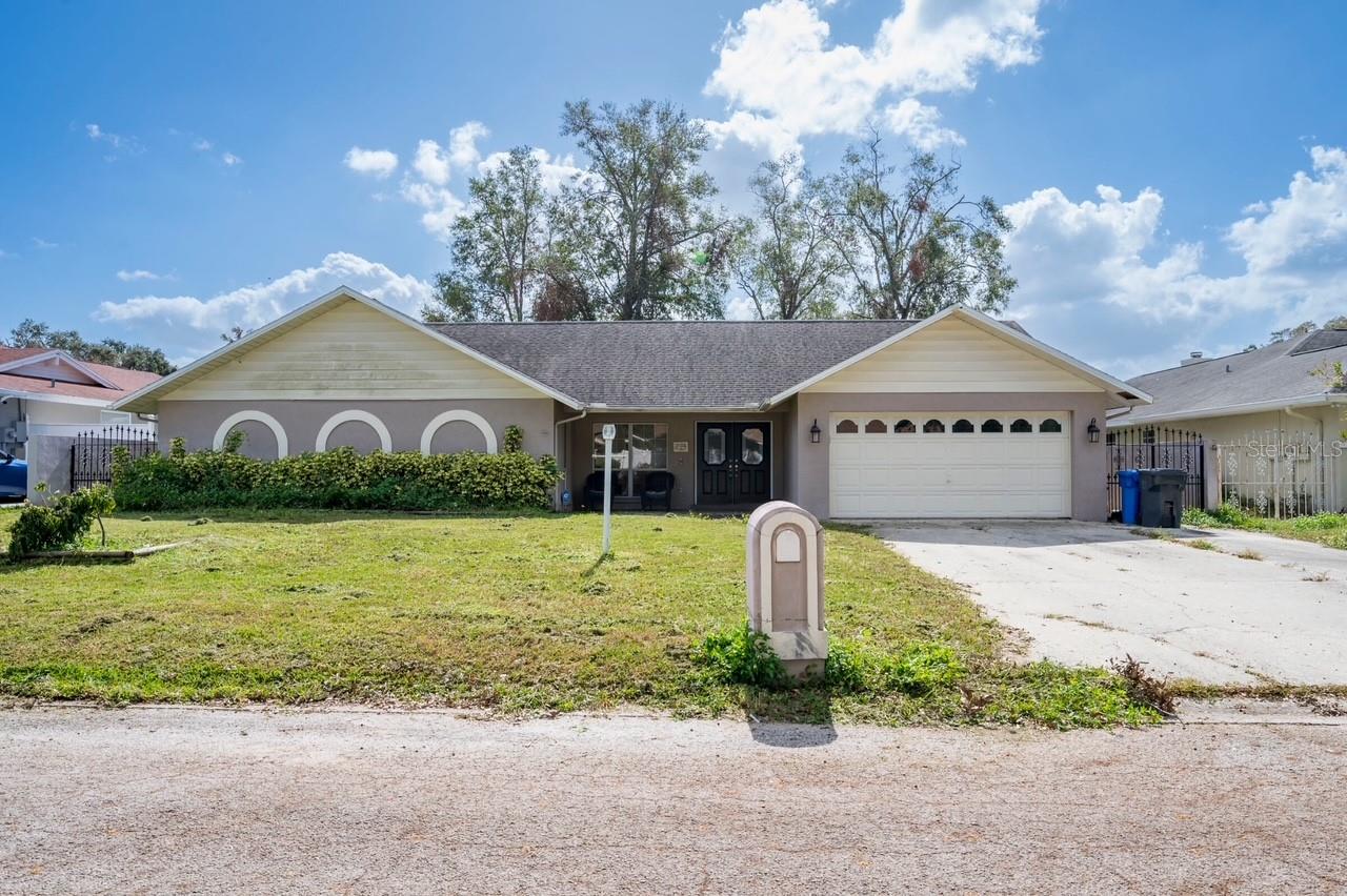 Beautiful spacious home for rent in Tampa. Large Lanai Screened in with cabinets. Large Living room. Dining room. Large backyard