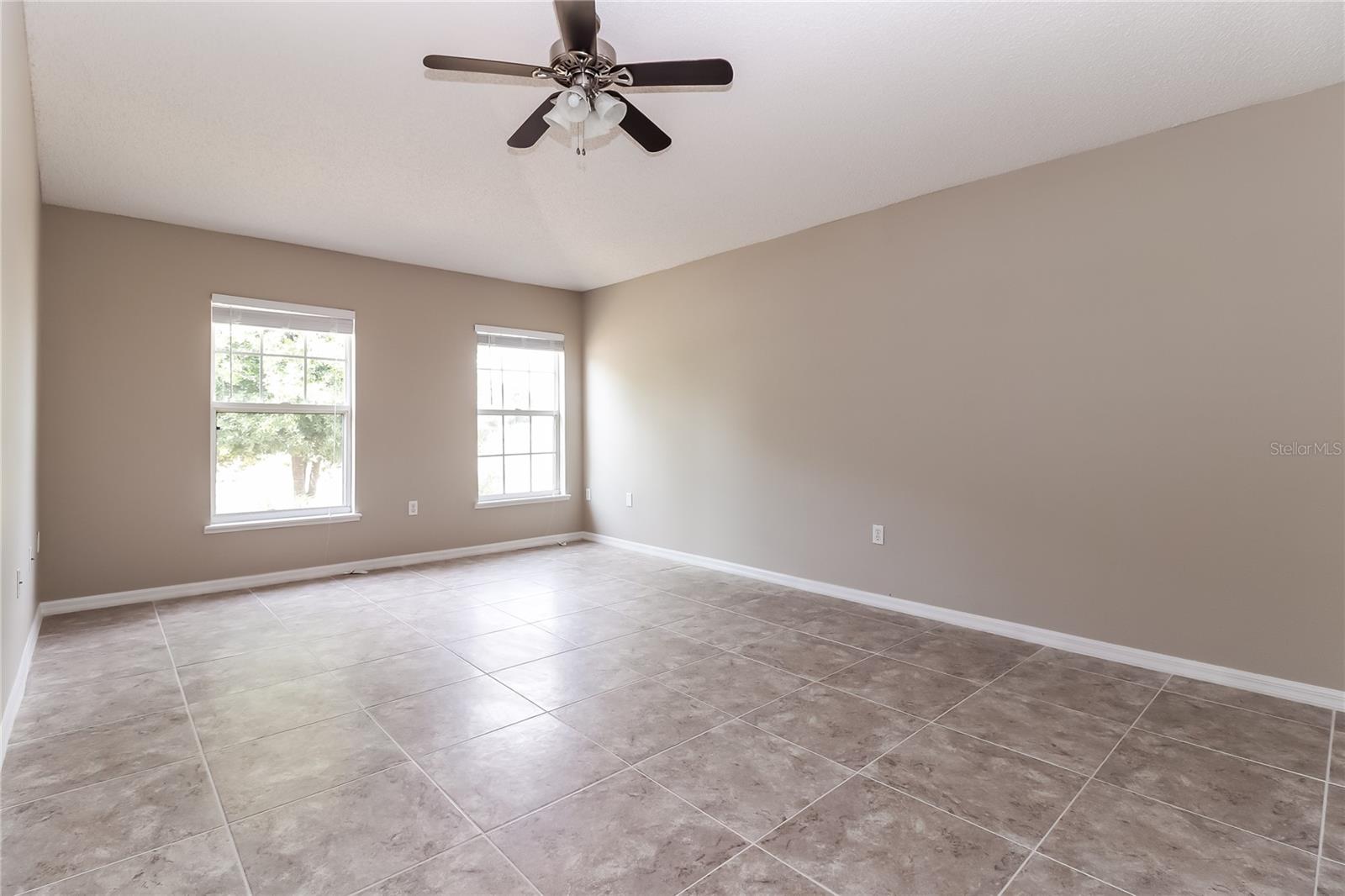 927 CAMBRIDGE COURT