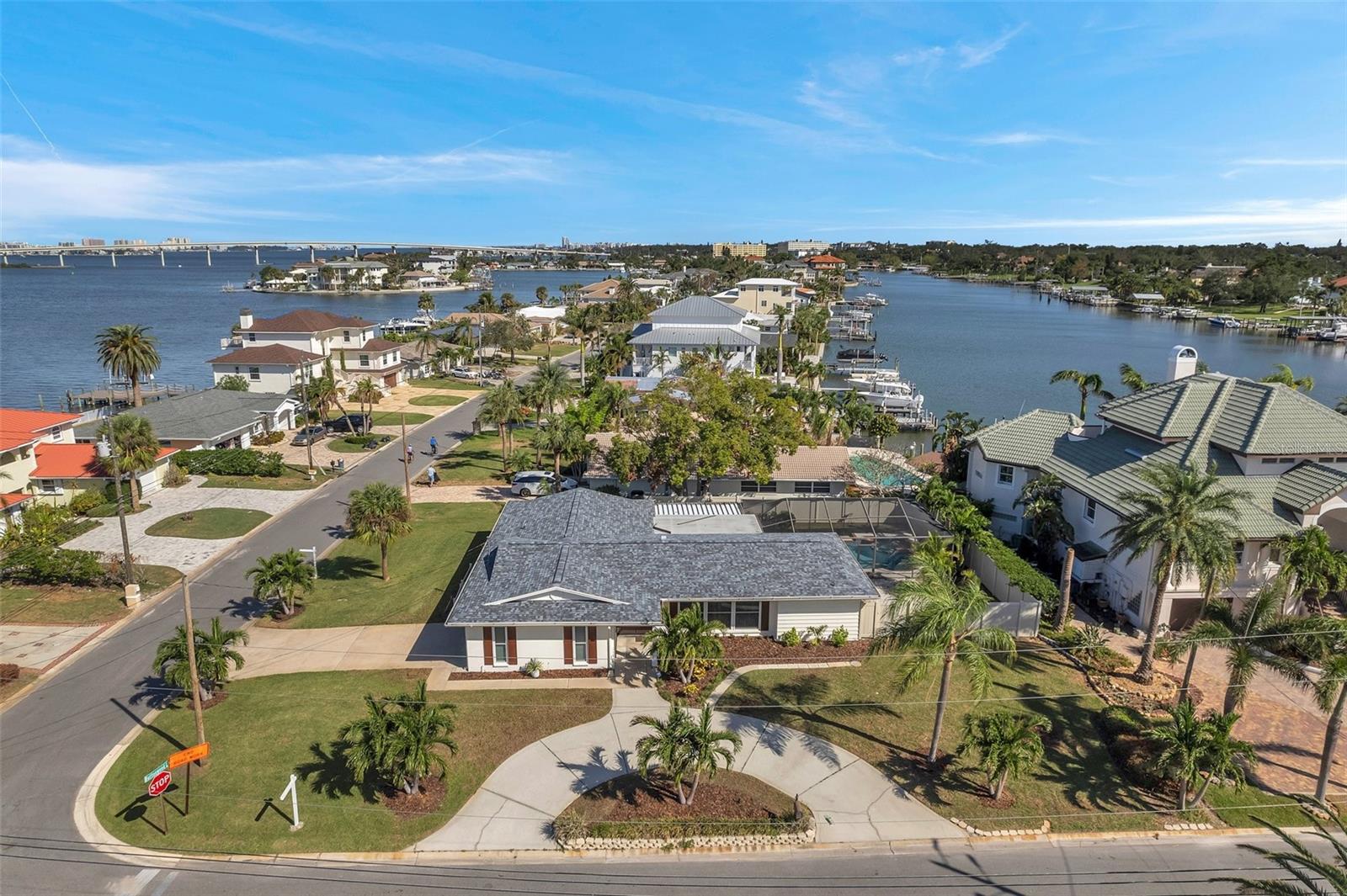 910 OAKWOOD DRIVE