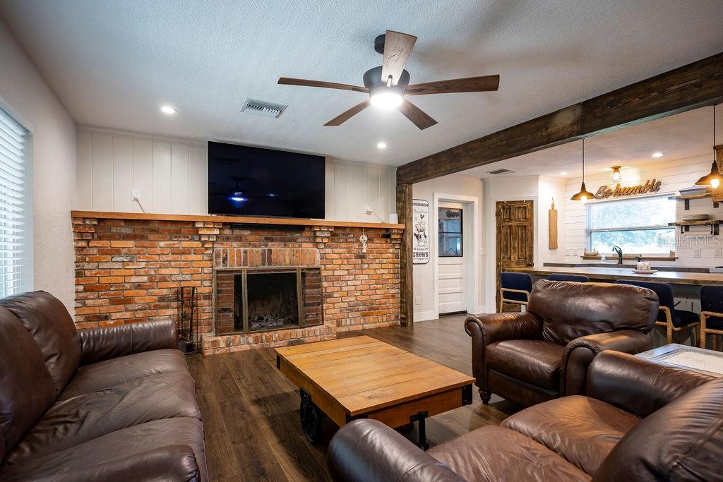 1004 GREGORY DRIVE