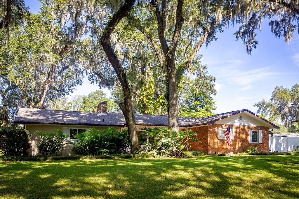 1004 GREGORY DRIVE