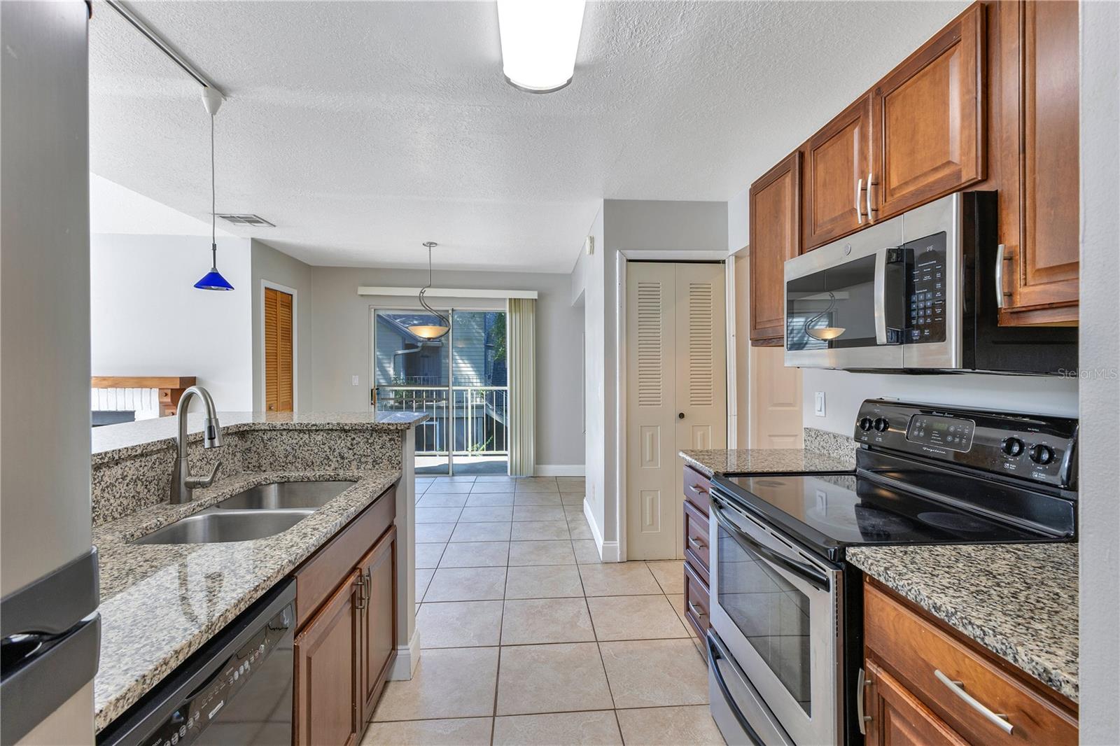 HIDDEN VLG CONDO - Residential Lease