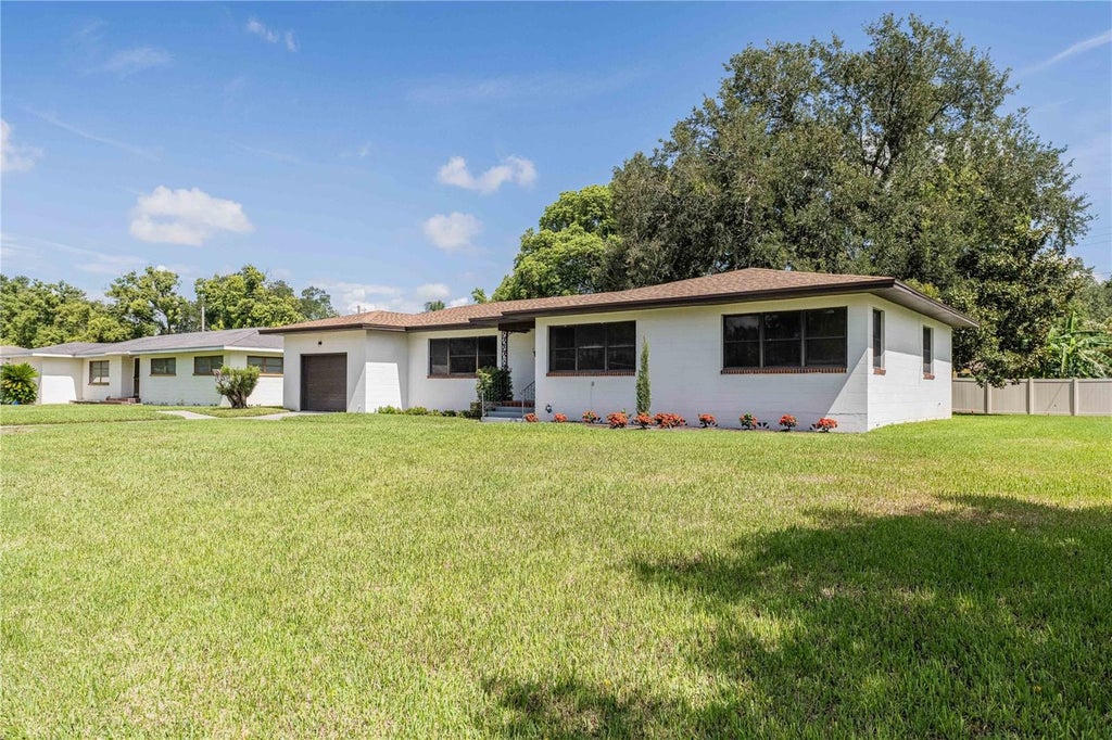 Photo of 521 Bonnie Drive, Lakeland, FL 33803 (MLS # L4964330)