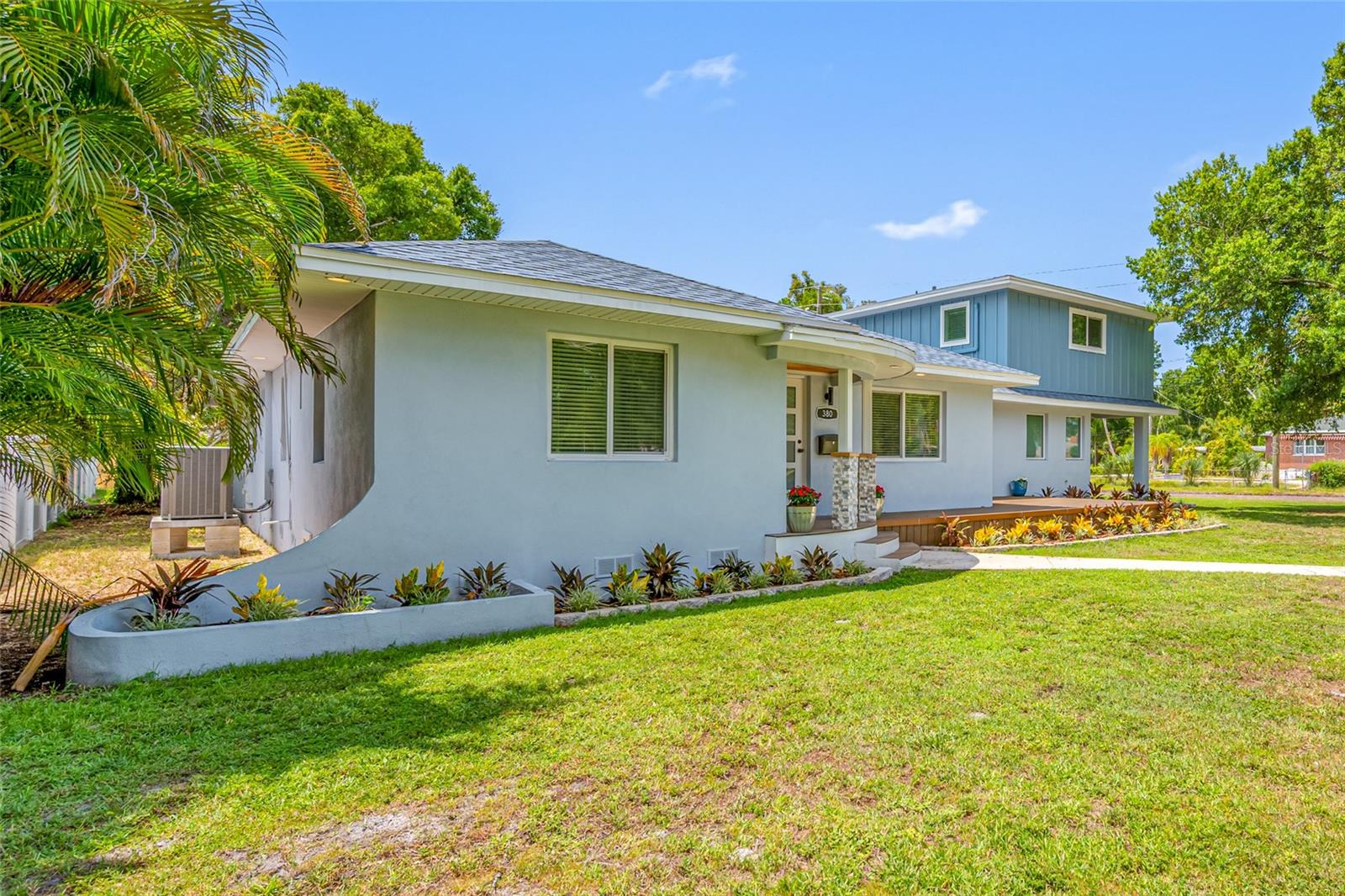 380 VILLAGRANDE AVENUE S