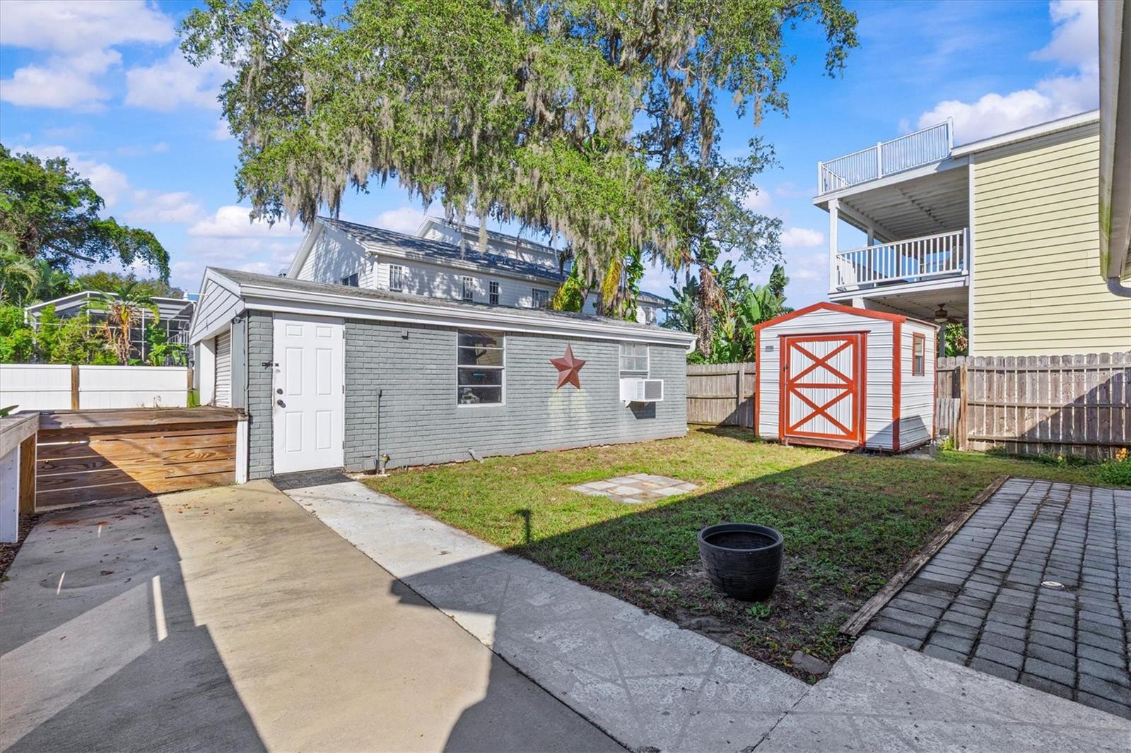 3307 DE SOTO BOULEVARD