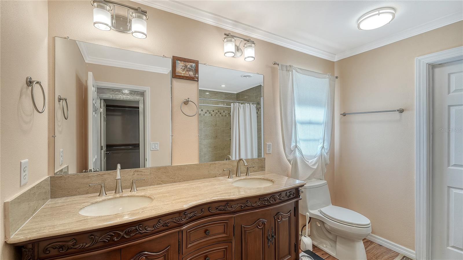 SOUTH VENICE - Residential