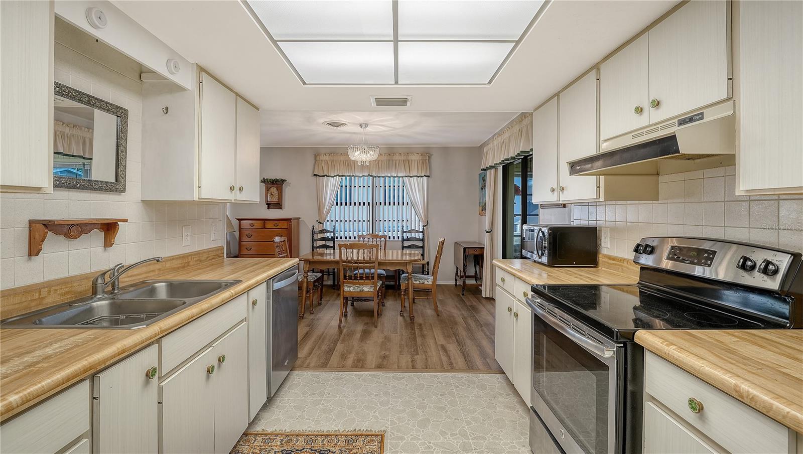 SOUTH VENICE - Residential