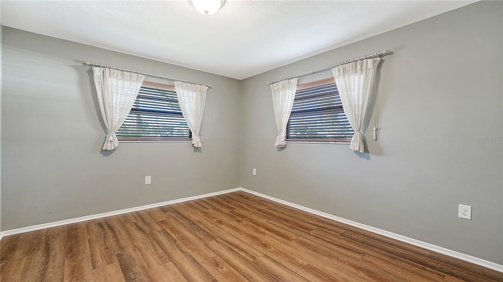 SOUTH VENICE - Residential