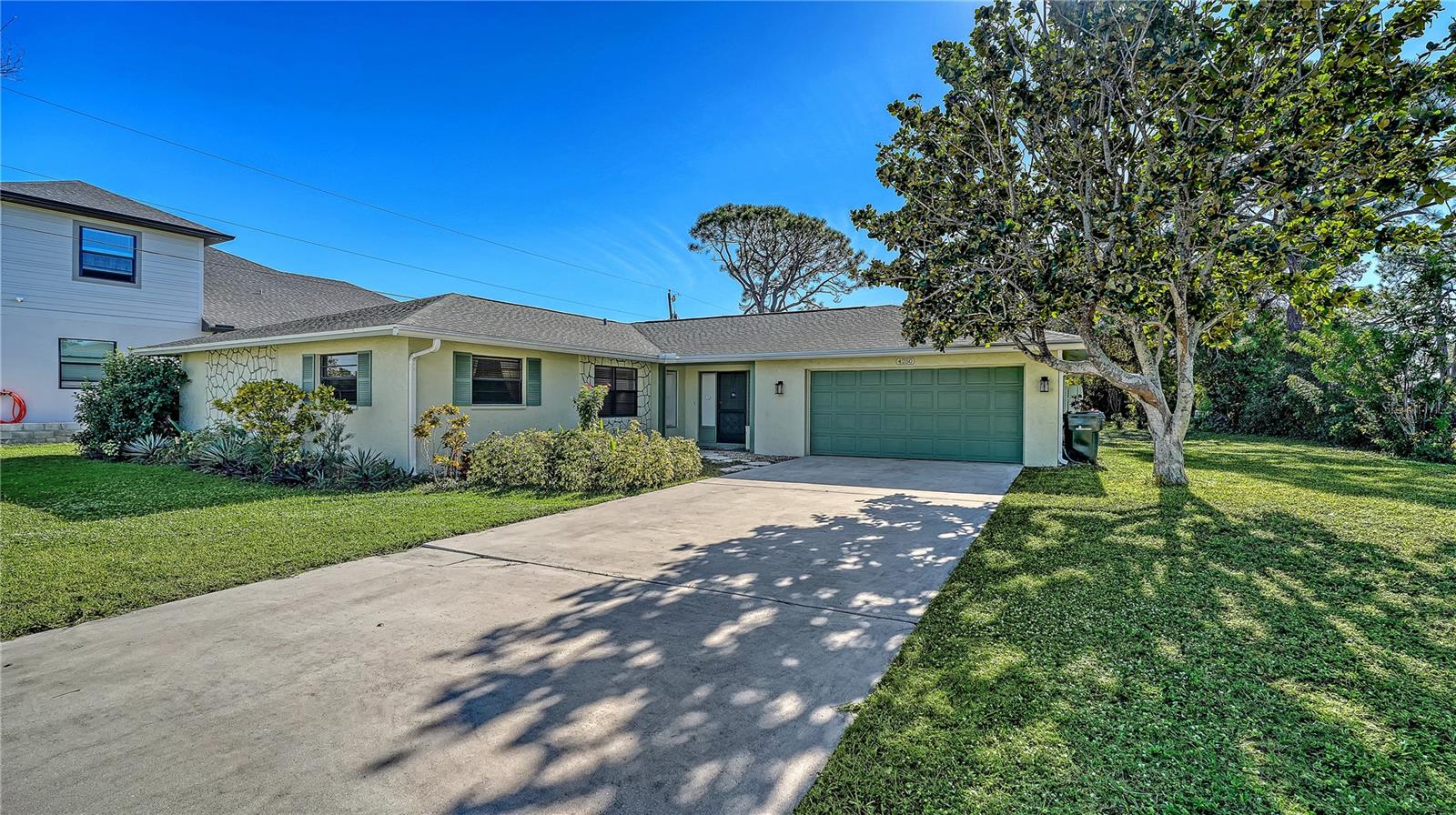 SOUTH VENICE - Residential