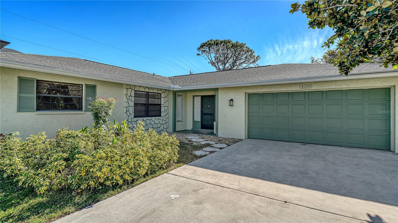 SOUTH VENICE - Residential