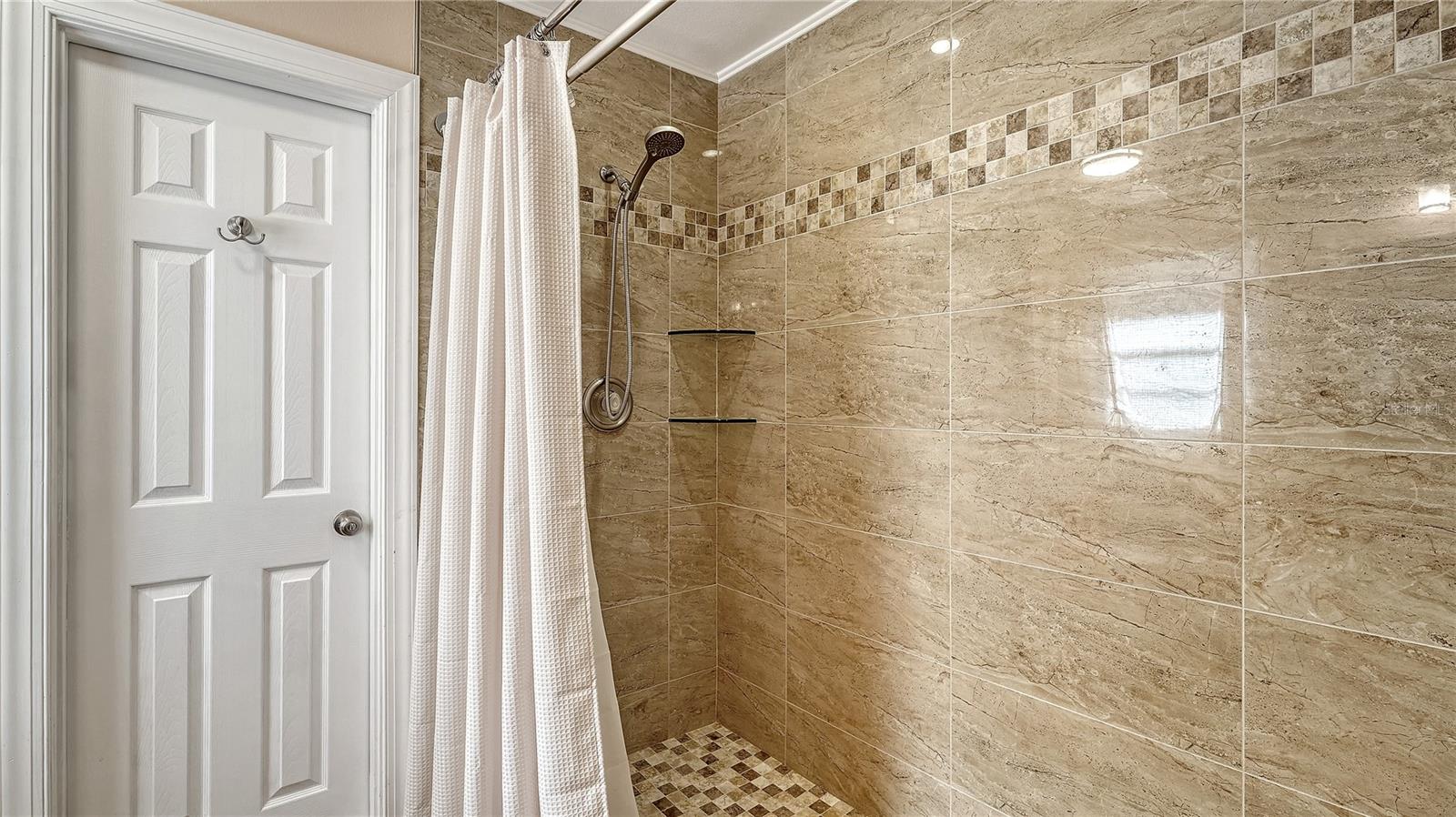 SOUTH VENICE - Residential