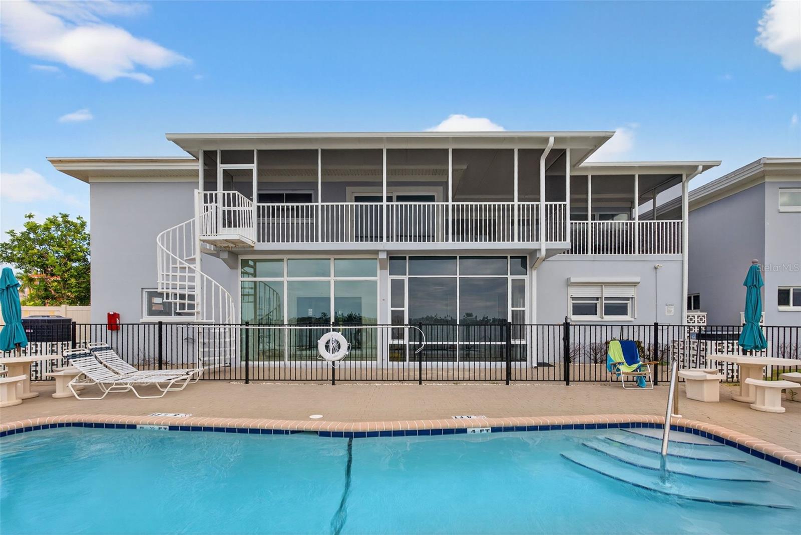 NIBROC CONDO - Residential