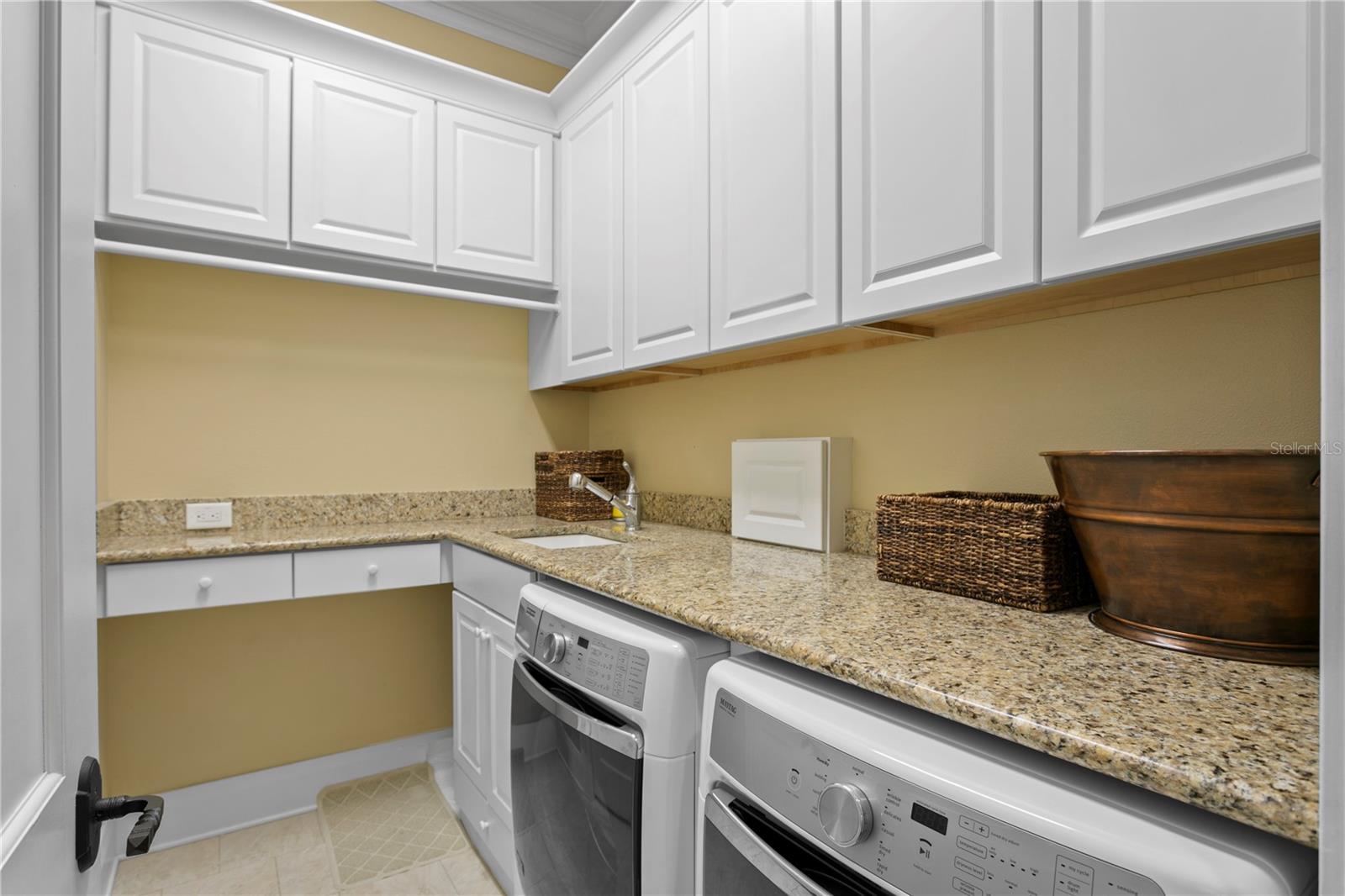 NEW SUBURB BEAUTIFUL - Residential