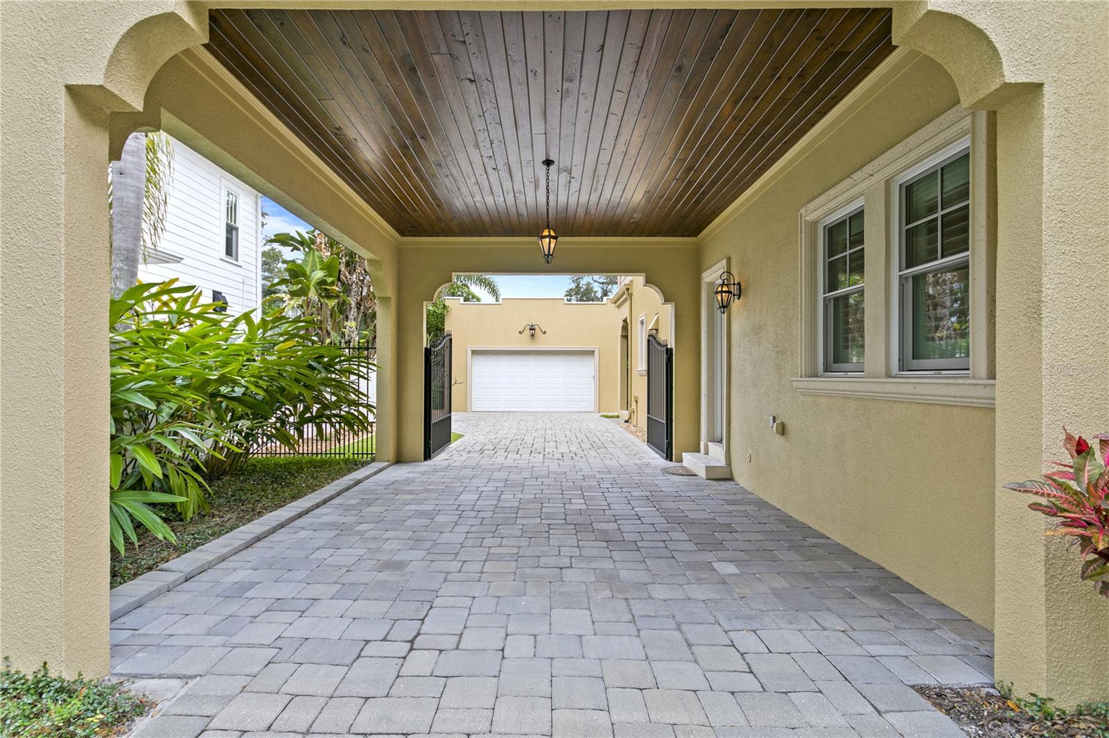 NEW SUBURB BEAUTIFUL - Residential