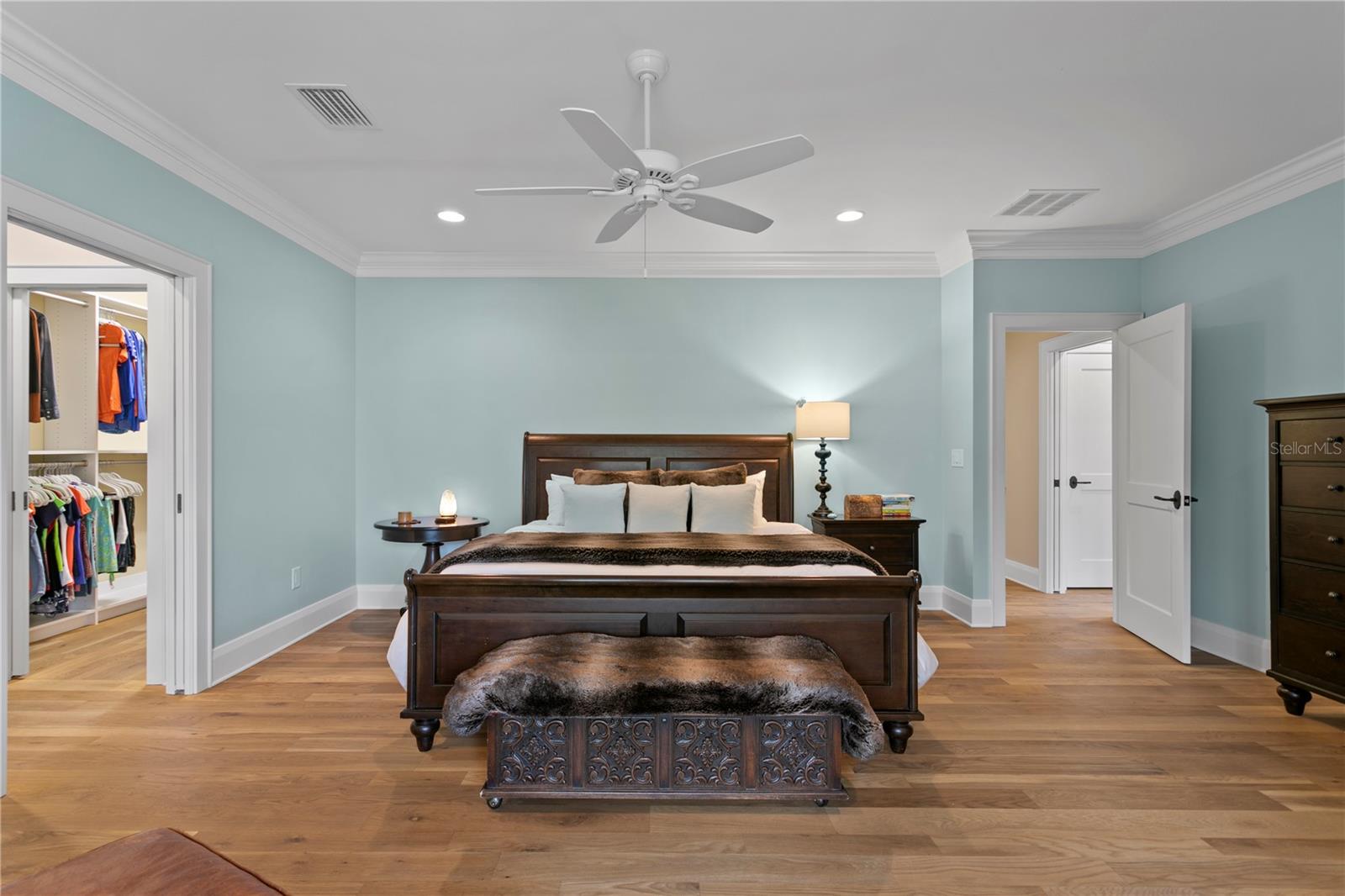 NEW SUBURB BEAUTIFUL - Residential