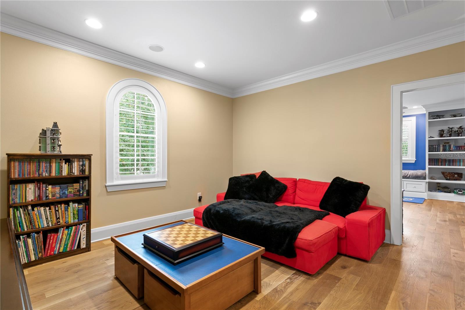 NEW SUBURB BEAUTIFUL - Residential