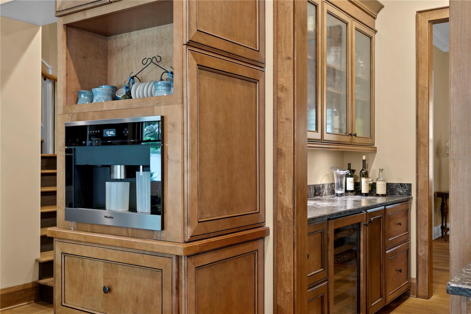 NEW SUBURB BEAUTIFUL - Residential