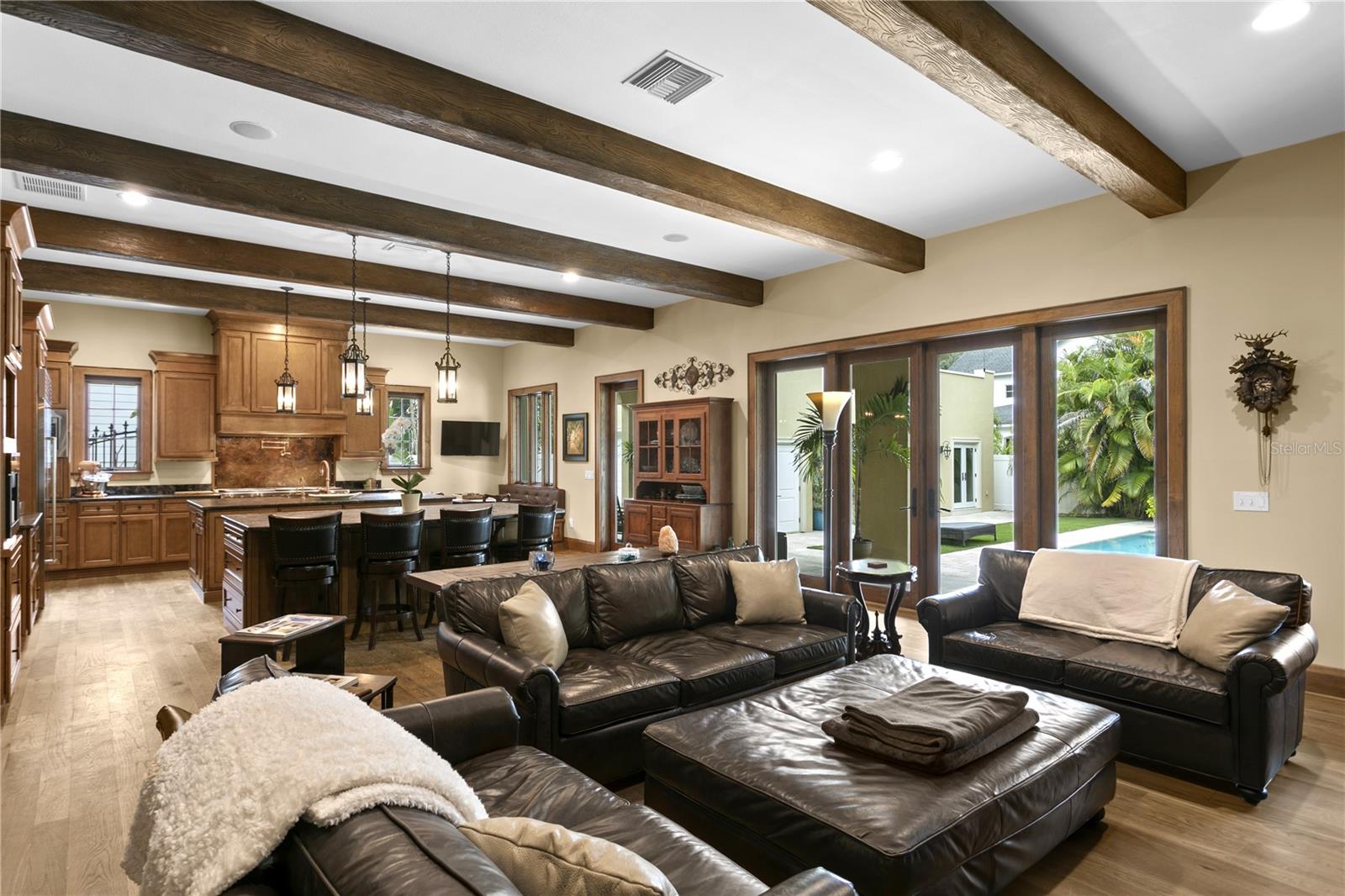 NEW SUBURB BEAUTIFUL - Residential