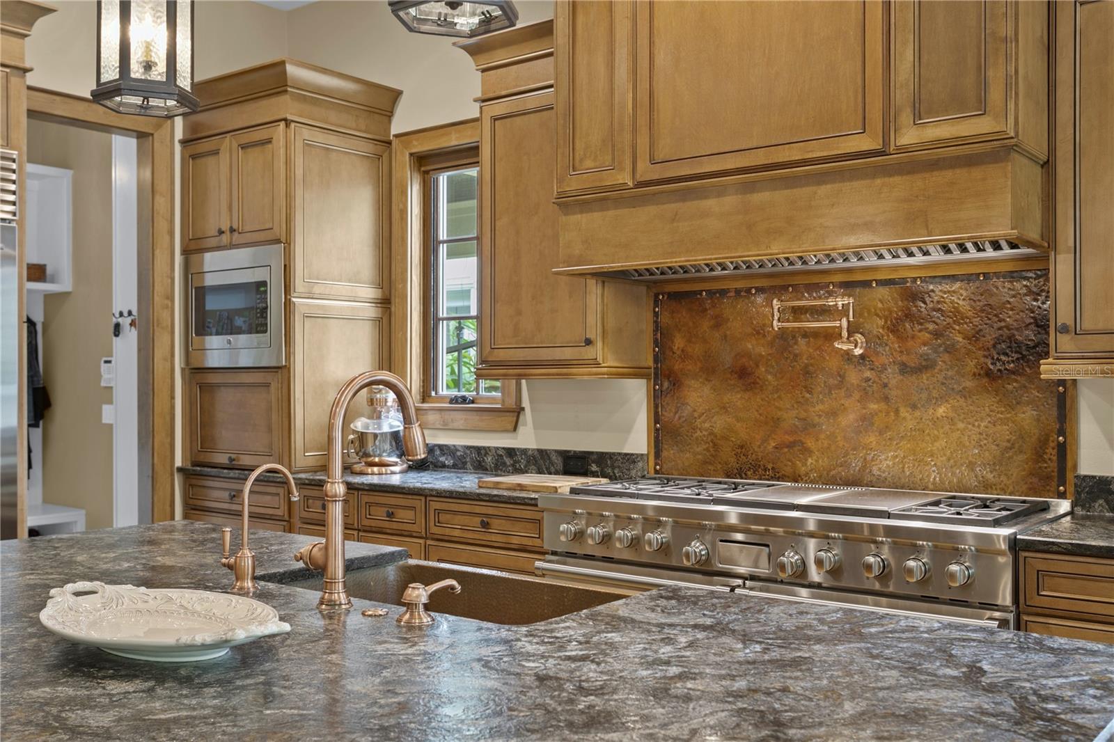 NEW SUBURB BEAUTIFUL - Residential