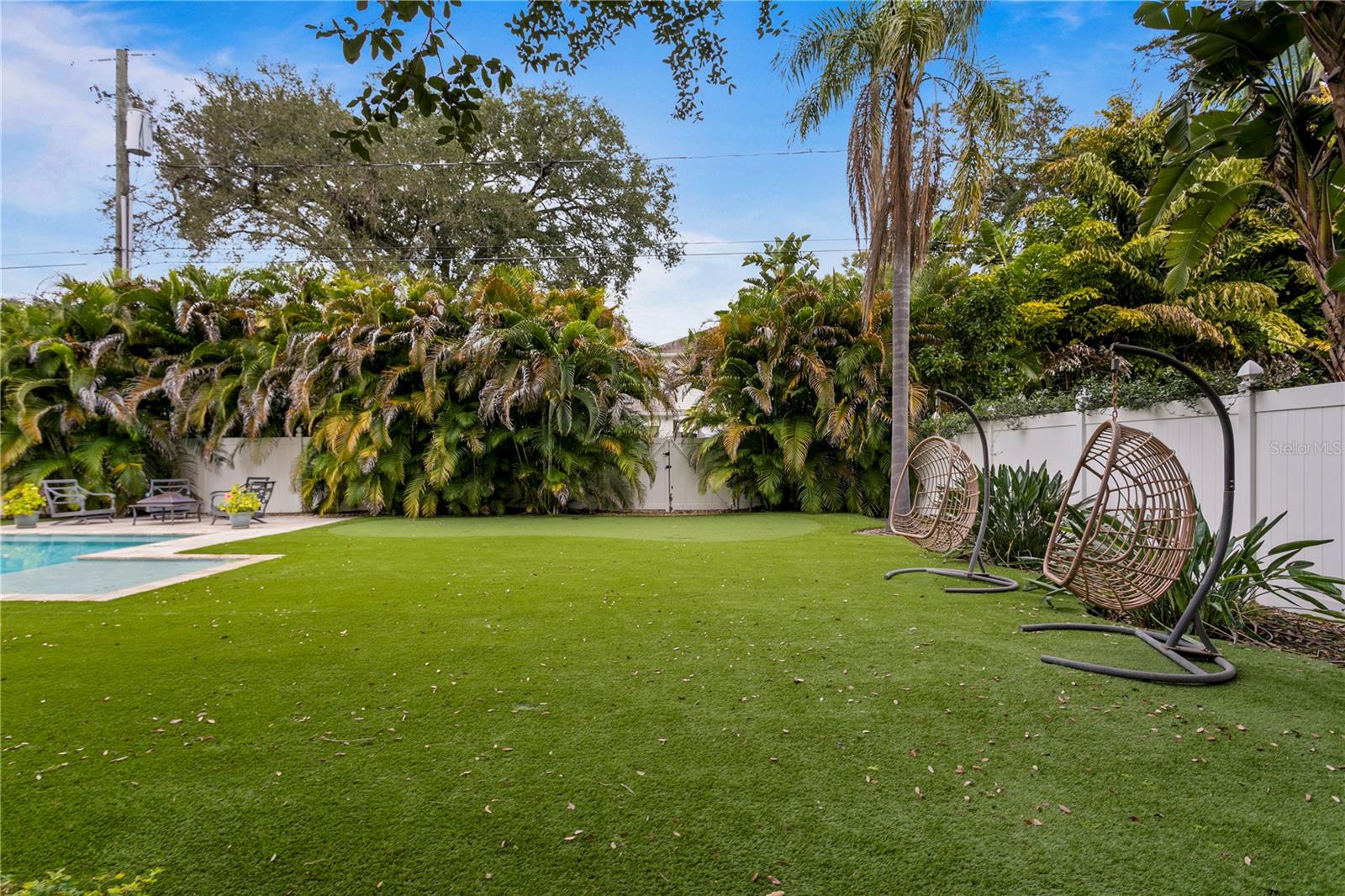 NEW SUBURB BEAUTIFUL - Residential