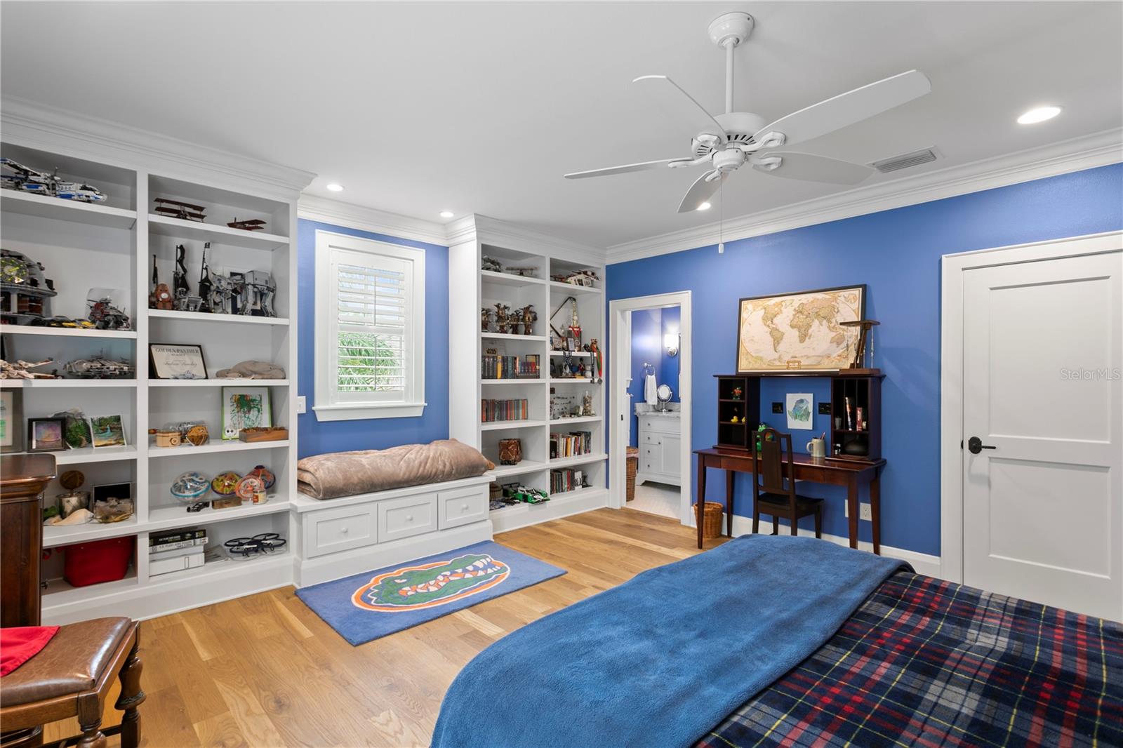 NEW SUBURB BEAUTIFUL - Residential