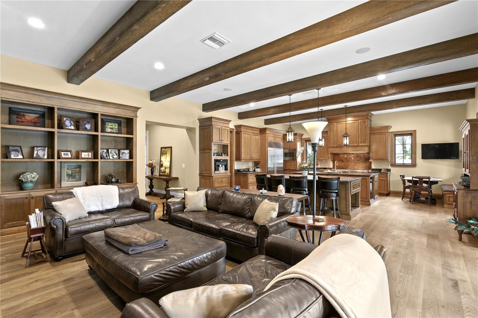 NEW SUBURB BEAUTIFUL - Residential