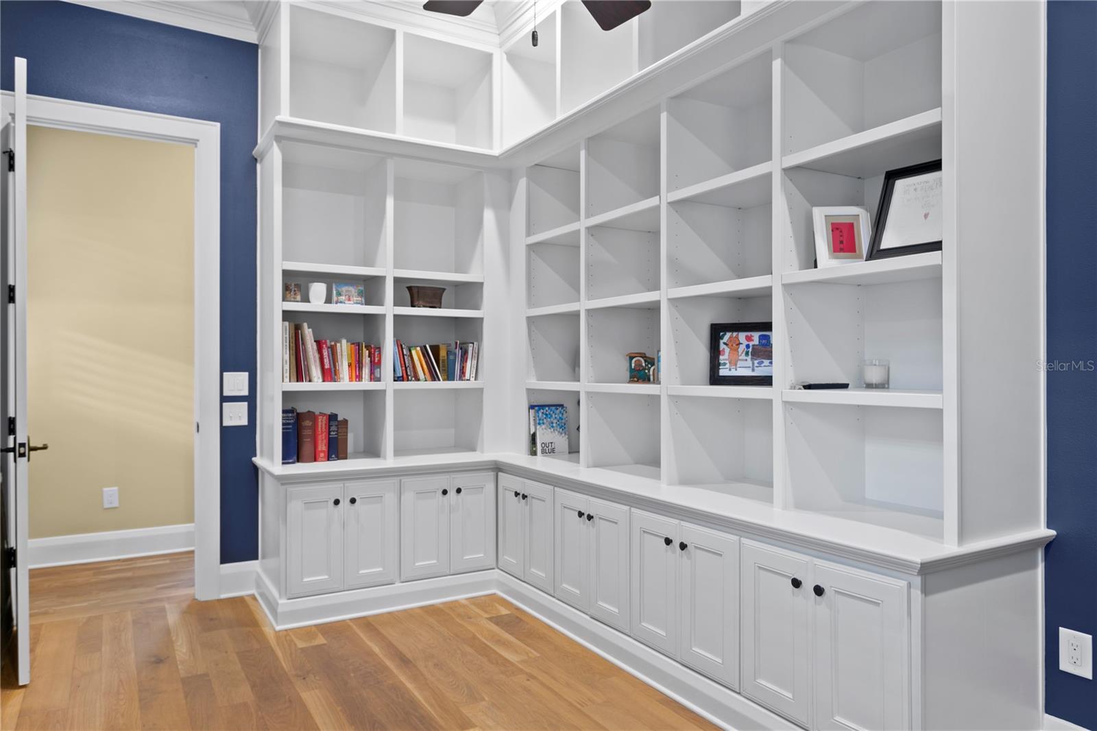 NEW SUBURB BEAUTIFUL - Residential