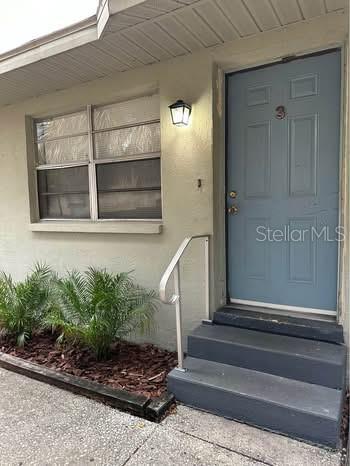 Apollo Beach Condo. Laminate Flooring Throughout, Newer Appliances, Community Dock, Walking Distance to Circles.