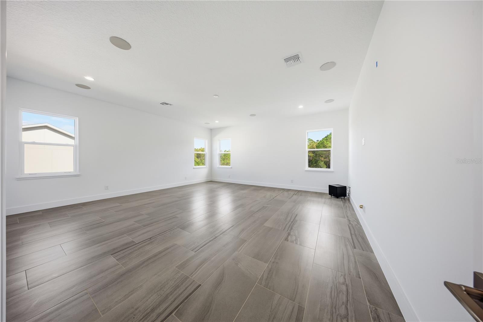 LAUREL POINTE PH 2 - Residential