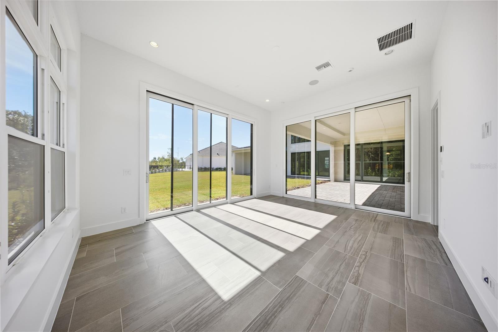 LAUREL POINTE PH 2 - Residential